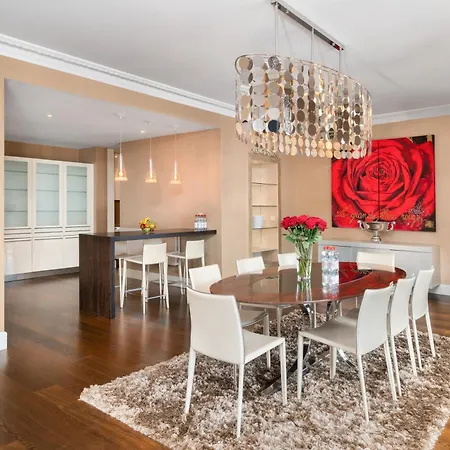 Apartment Queen